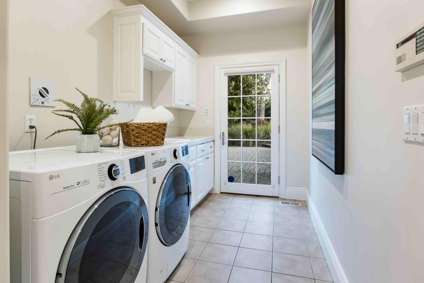 Detail Gallery Image 8 of 33 For 2134 Clayton Dr, Menlo Park,  CA 94025 - 4 Beds | 4 Baths