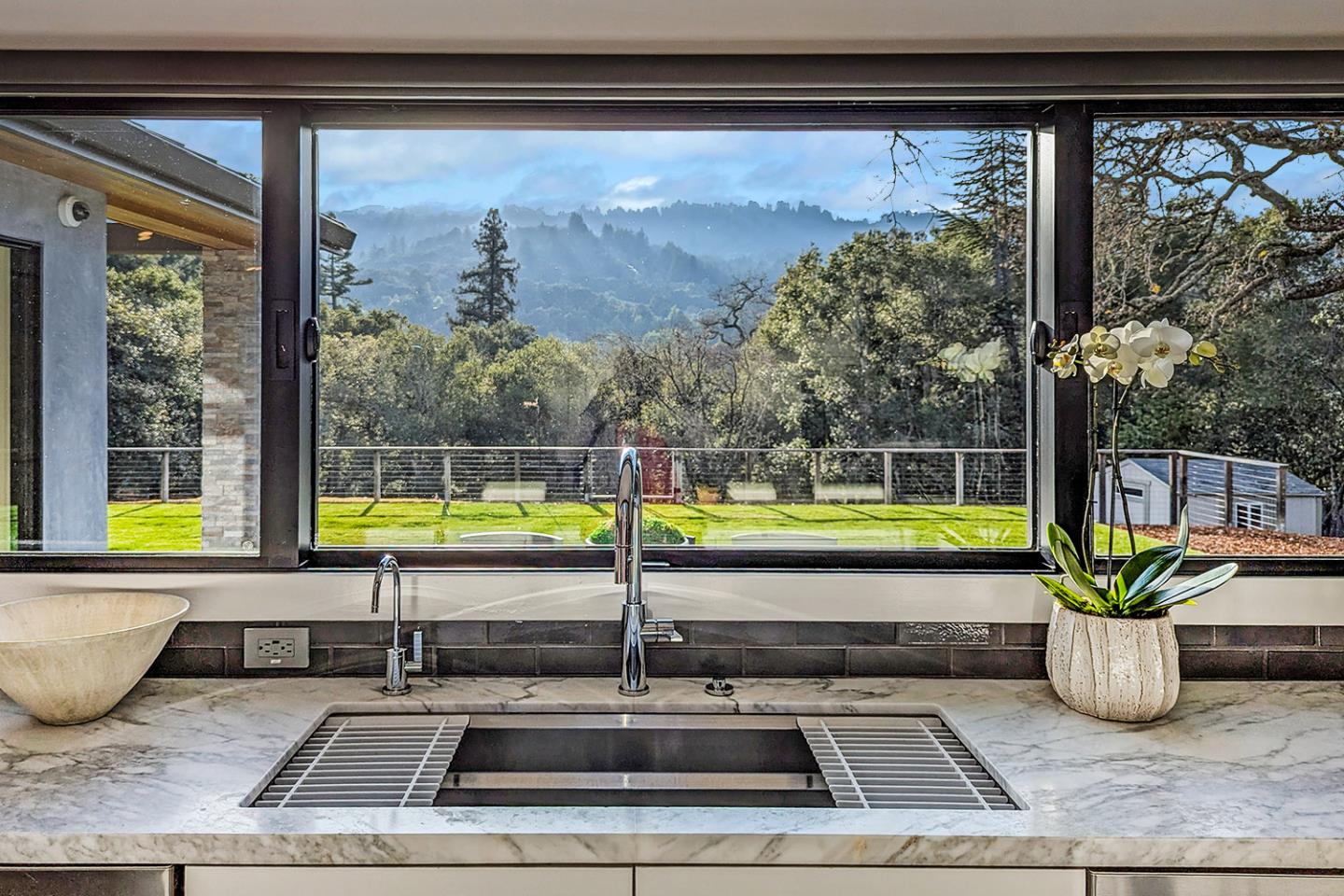 Detail Gallery Image 16 of 57 For 1390 Westridge Dr, Portola Valley,  CA 94028 - 5 Beds | 4/1 Baths