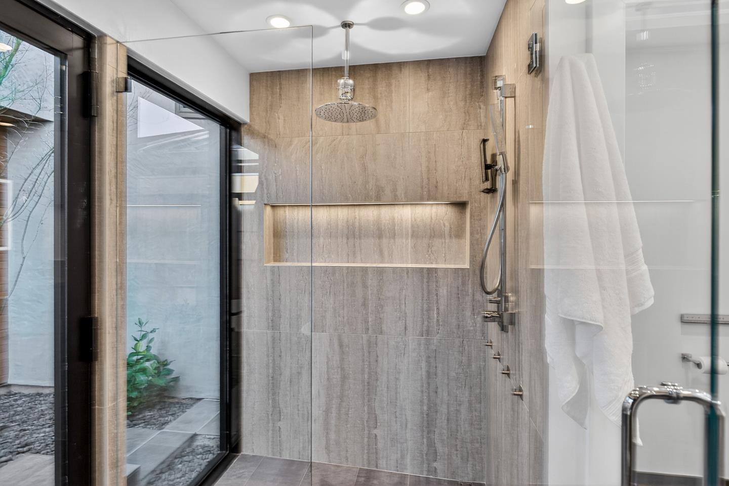 Detail Gallery Image 25 of 57 For 1390 Westridge Dr, Portola Valley,  CA 94028 - 5 Beds | 4/1 Baths