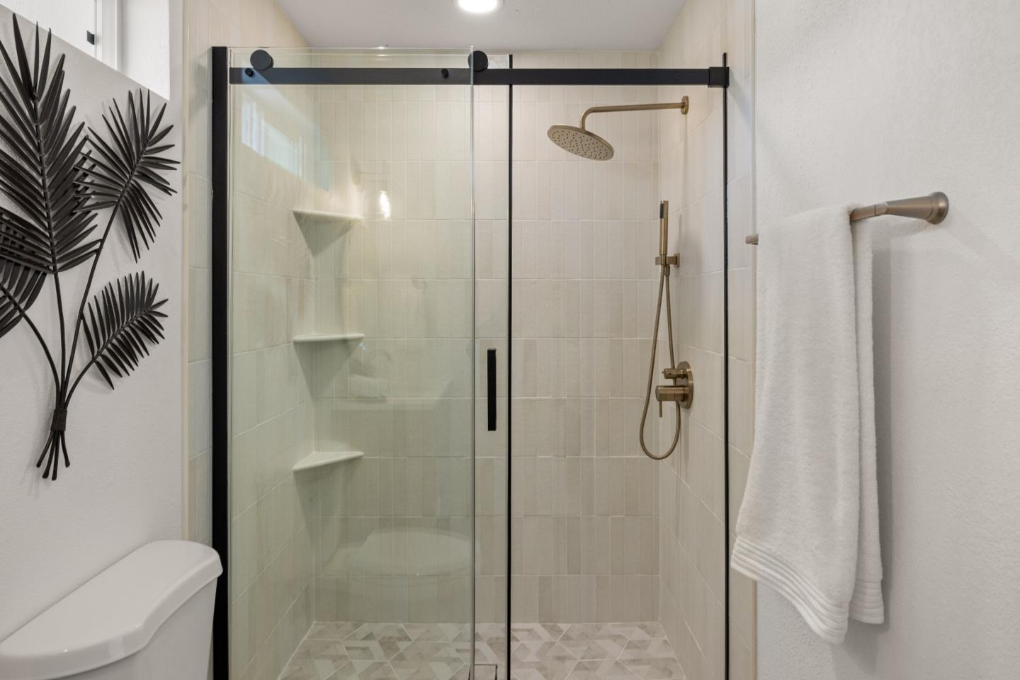 Detail Gallery Image 12 of 25 For 721 Oak St, Monterey,  CA 93940 - 4 Beds | 3 Baths