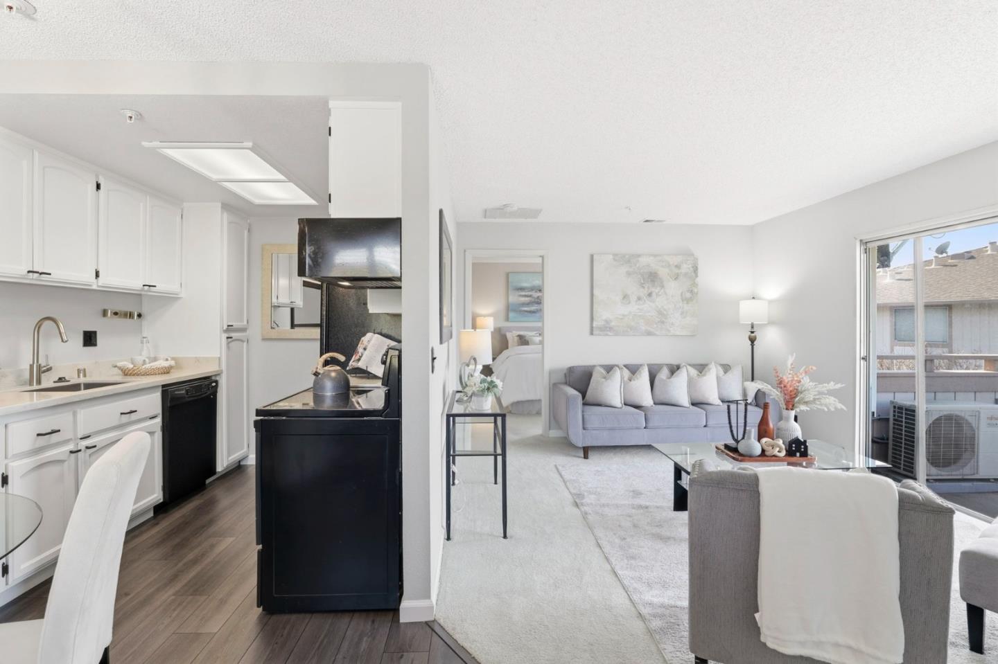 Detail Gallery Image 4 of 19 For 25163 Copa Del Oro Dr #202,  Hayward,  CA 94545 - 1 Beds | 1 Baths