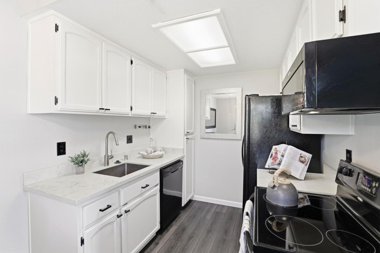 Detail Gallery Image 7 of 19 For 25163 Copa Del Oro Dr #202,  Hayward,  CA 94545 - 1 Beds | 1 Baths