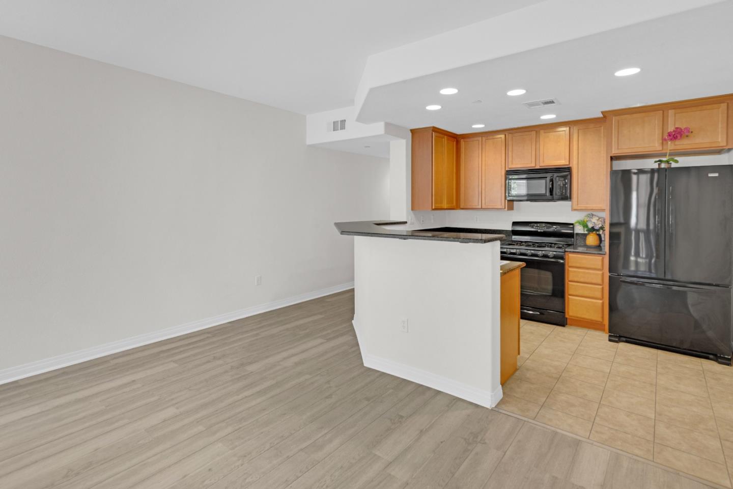 Detail Gallery Image 3 of 27 For 842 Tarragon Ln #1203,  San Luis Obispo,  CA 93401 - 2 Beds | 2/1 Baths