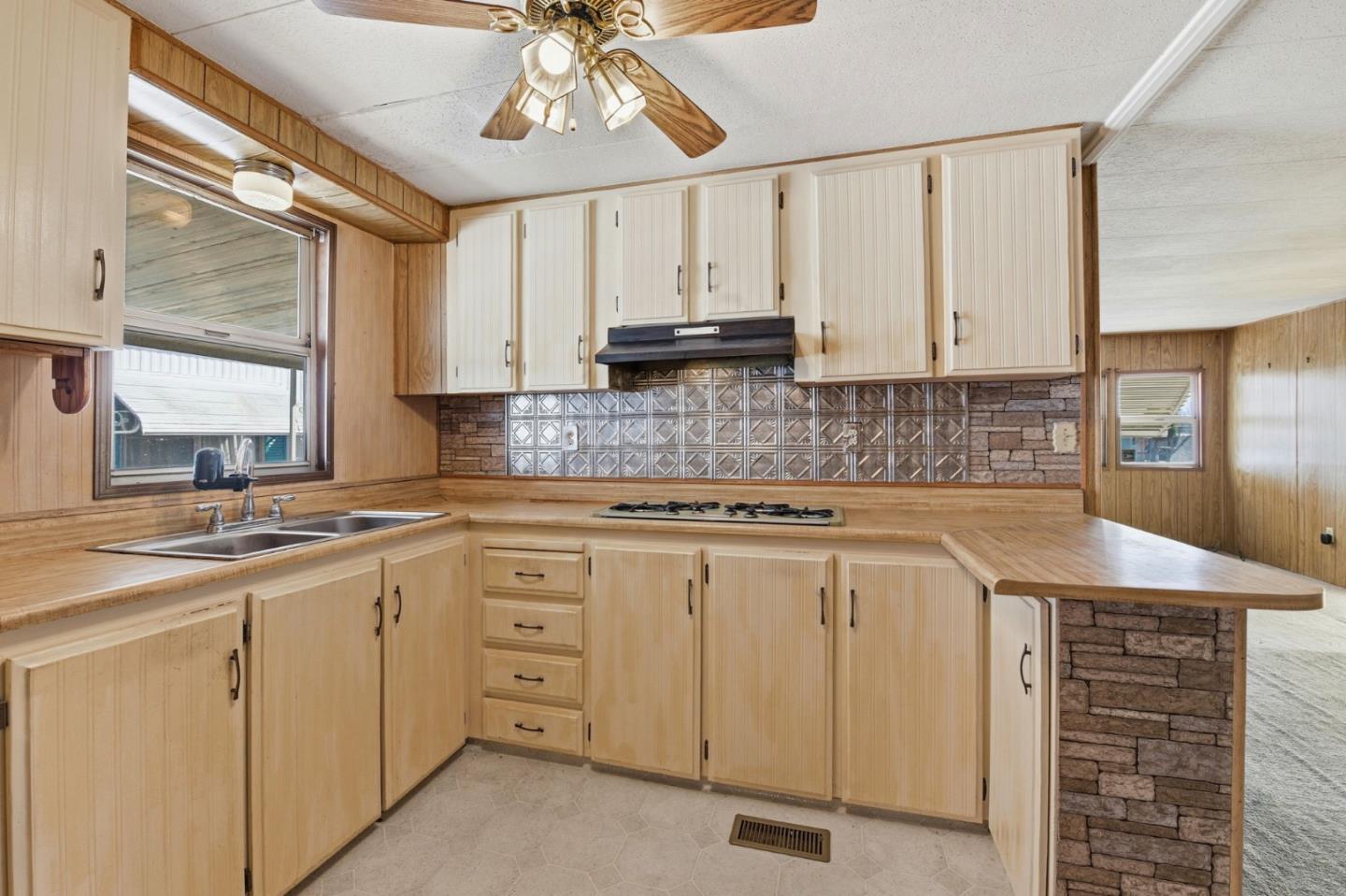 Detail Gallery Image 11 of 39 For 139 Mars Ave #139,  Hayward,  CA 94544 - 2 Beds | 2 Baths