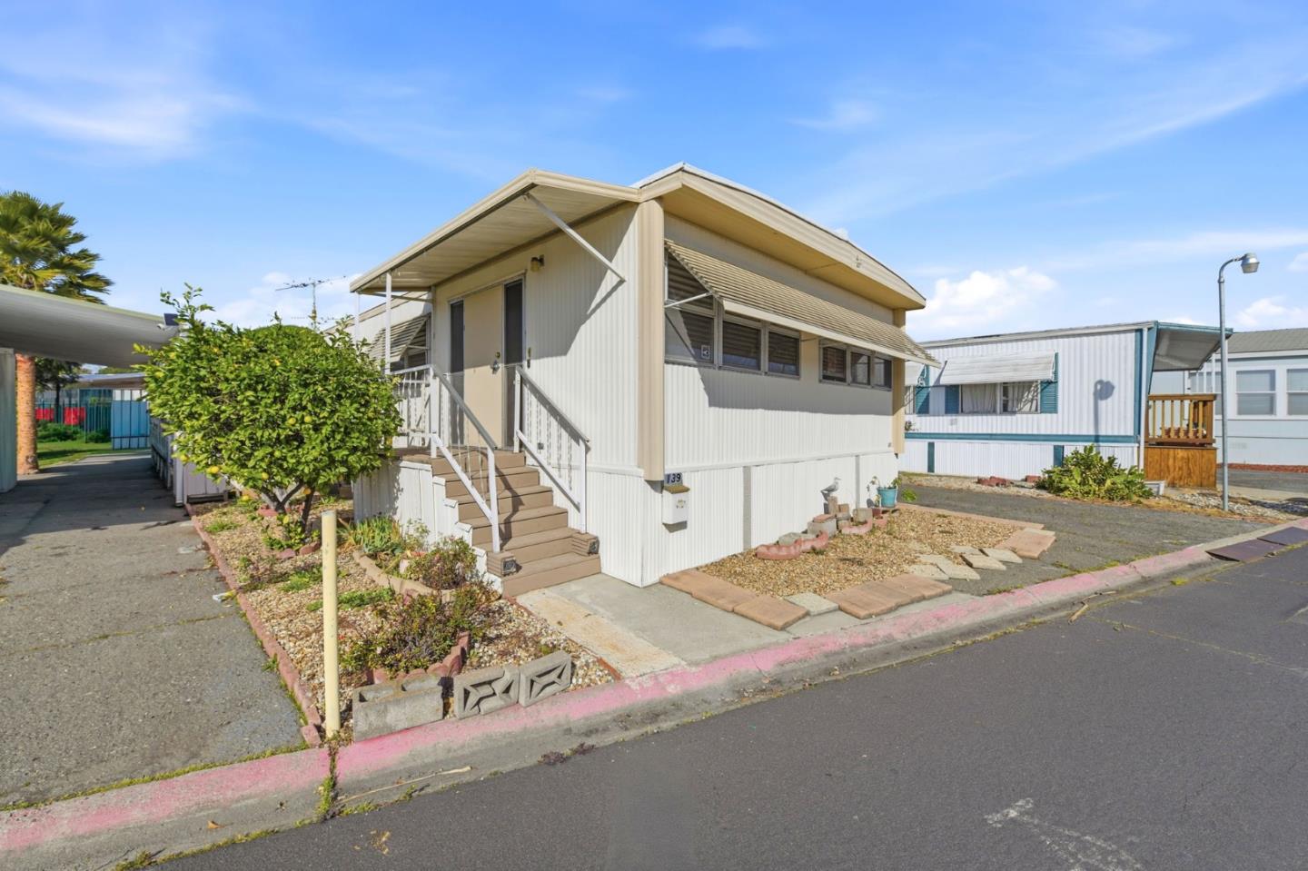 Detail Gallery Image 3 of 39 For 139 Mars Ave #139,  Hayward,  CA 94544 - 2 Beds | 2 Baths