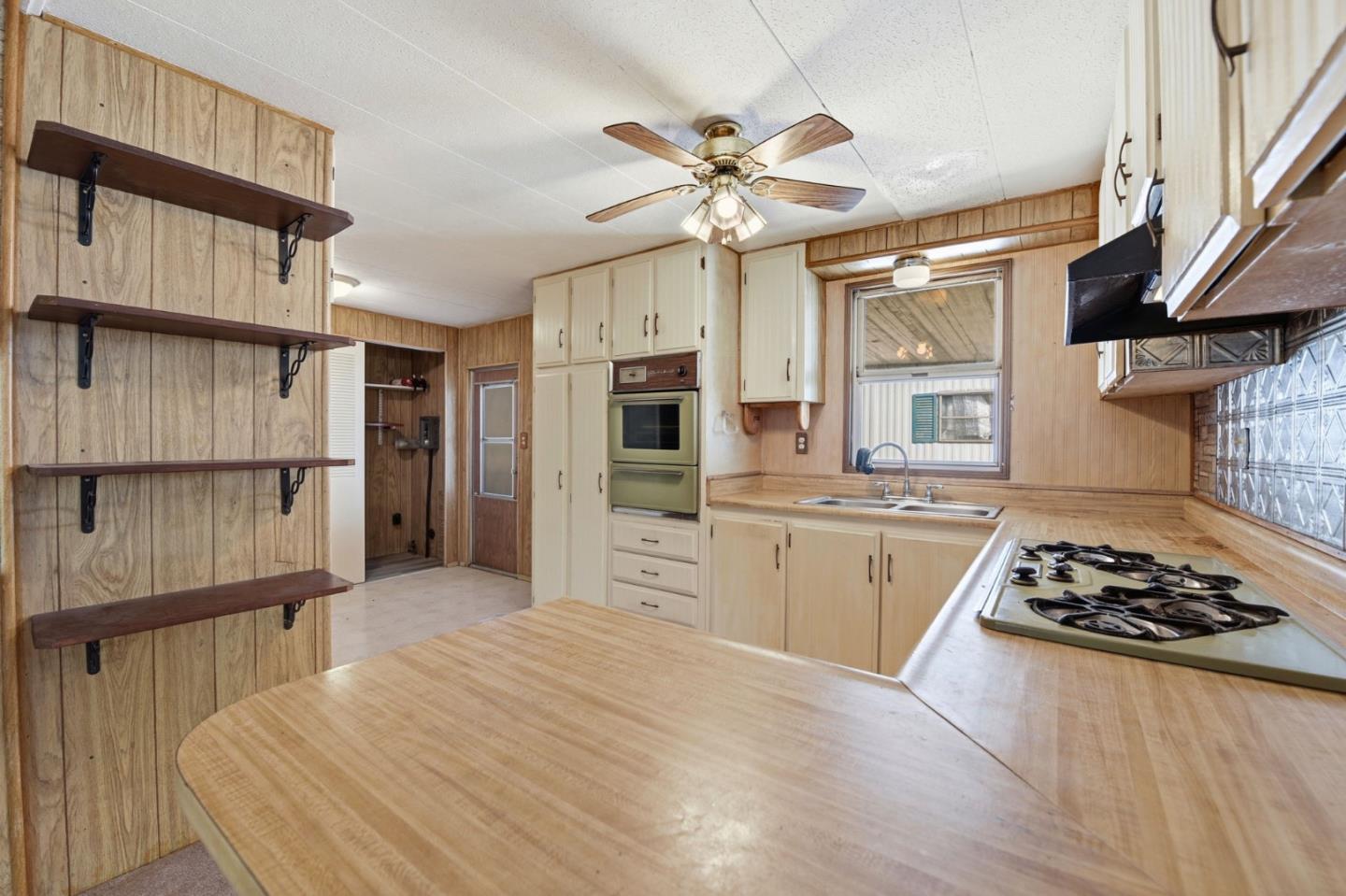 Detail Gallery Image 9 of 39 For 139 Mars Ave #139,  Hayward,  CA 94544 - 2 Beds | 2 Baths