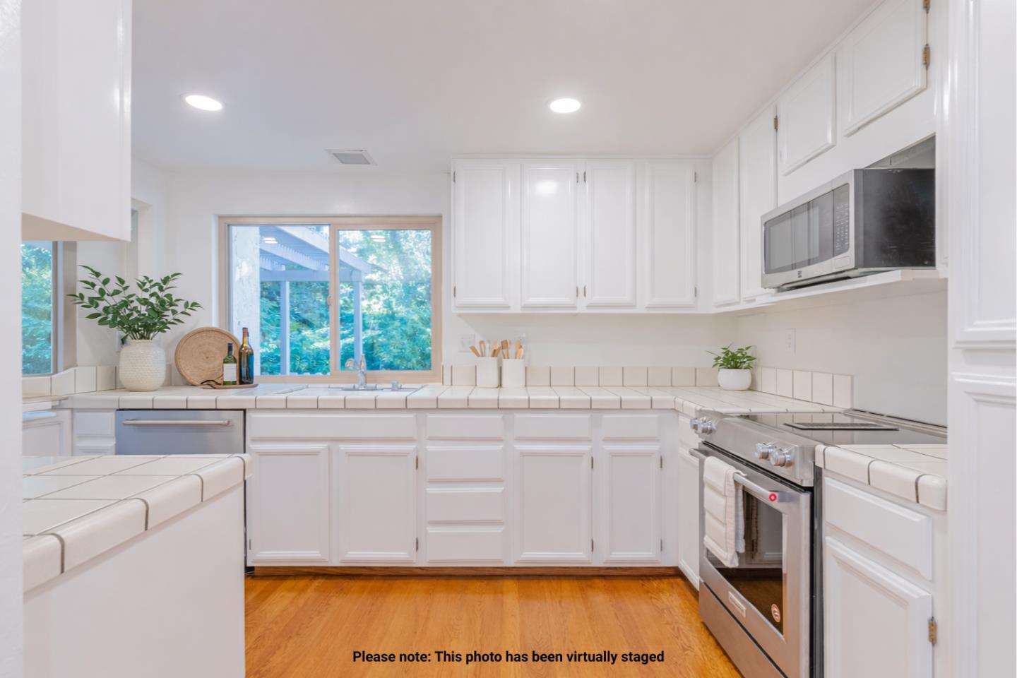 Detail Gallery Image 10 of 24 For 6 Havenridge Ct, San Mateo,  CA 94402 - 3 Beds | 2/1 Baths