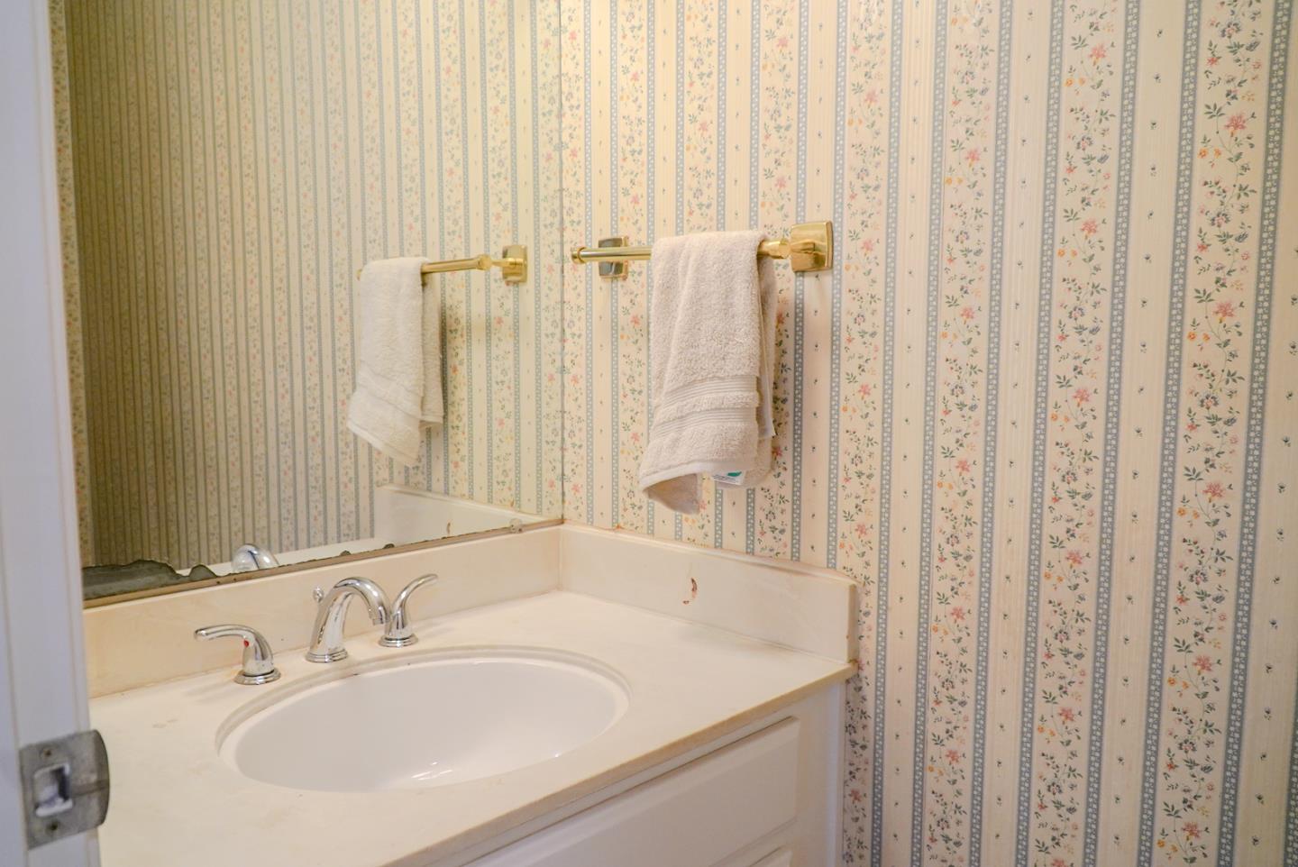 Detail Gallery Image 13 of 24 For 6 Havenridge Ct, San Mateo,  CA 94402 - 3 Beds | 2/1 Baths