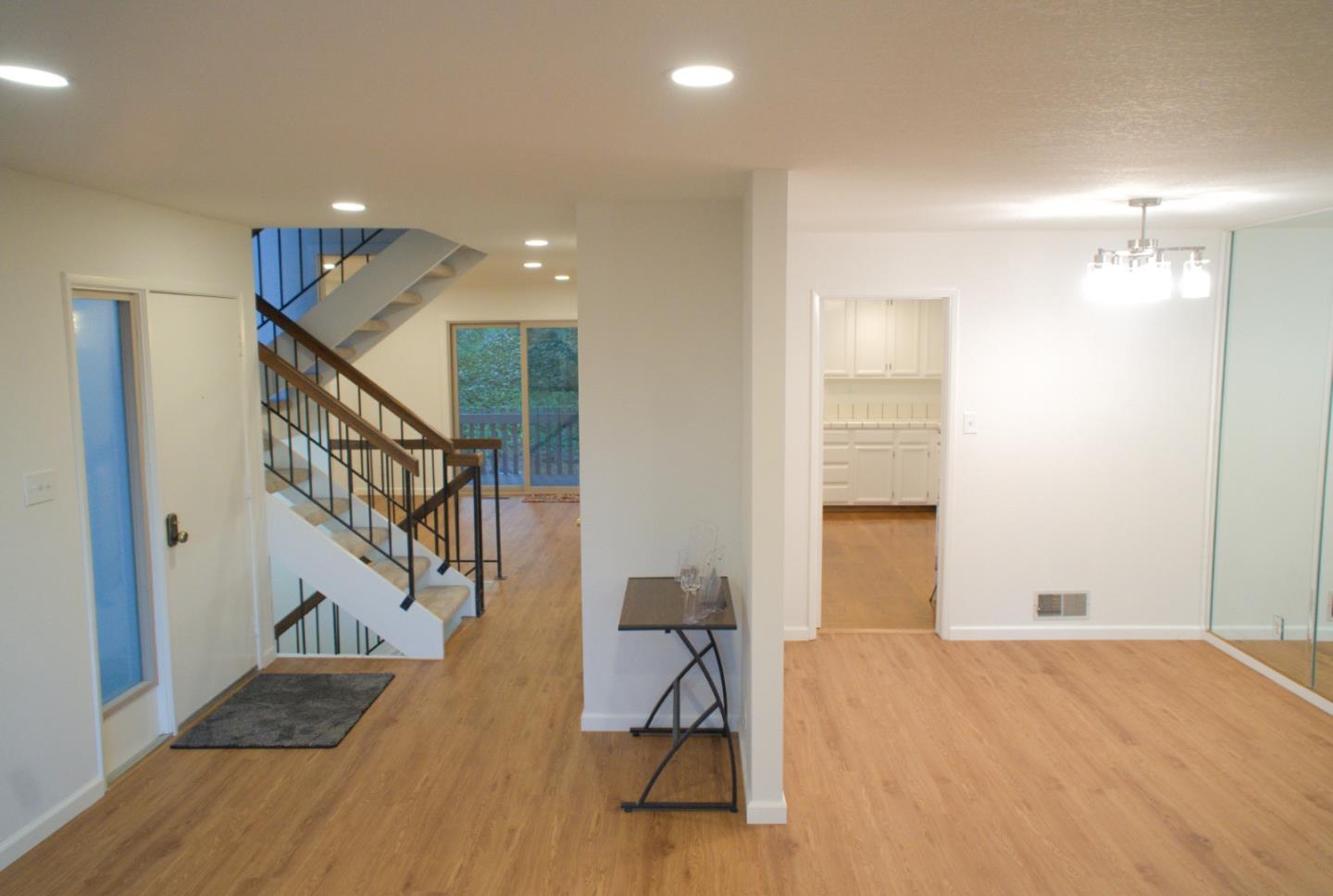 Detail Gallery Image 3 of 24 For 6 Havenridge Ct, San Mateo,  CA 94402 - 3 Beds | 2/1 Baths