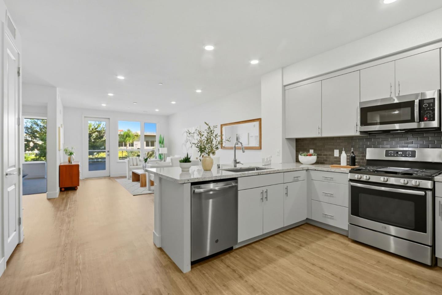 Detail Gallery Image 2 of 42 For 5951 Sunstone Dr #208,  San Jose,  CA 95123 - 2 Beds | 2 Baths