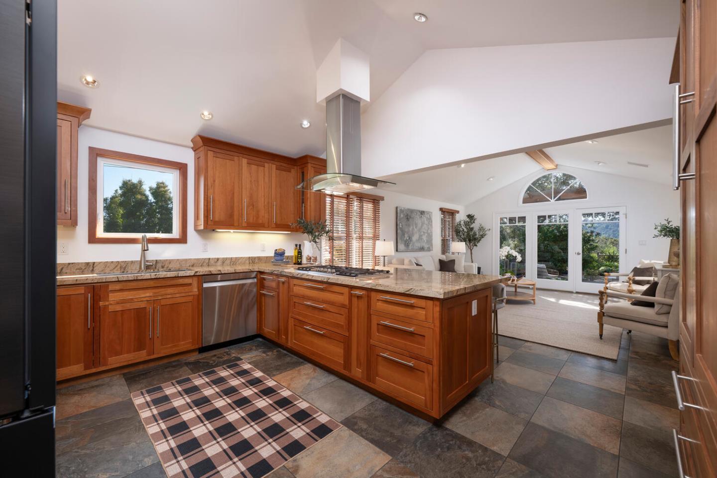 Detail Gallery Image 14 of 46 For 103 Northam Ave, San Carlos,  CA 94070 - 4 Beds | 4 Baths