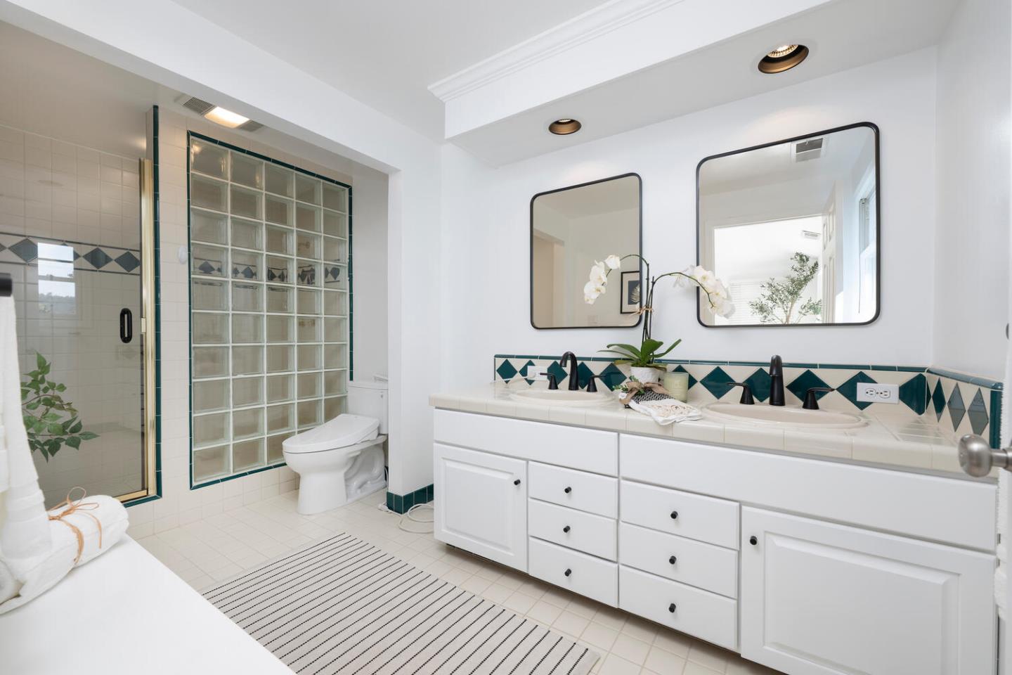 Detail Gallery Image 21 of 46 For 103 Northam Ave, San Carlos,  CA 94070 - 4 Beds | 4 Baths