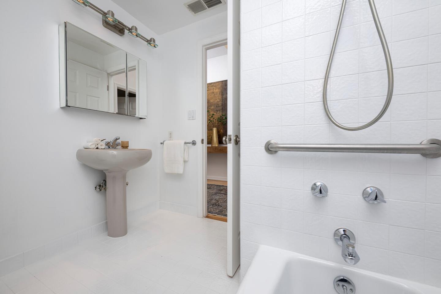 Detail Gallery Image 26 of 46 For 103 Northam Ave, San Carlos,  CA 94070 - 4 Beds | 4 Baths