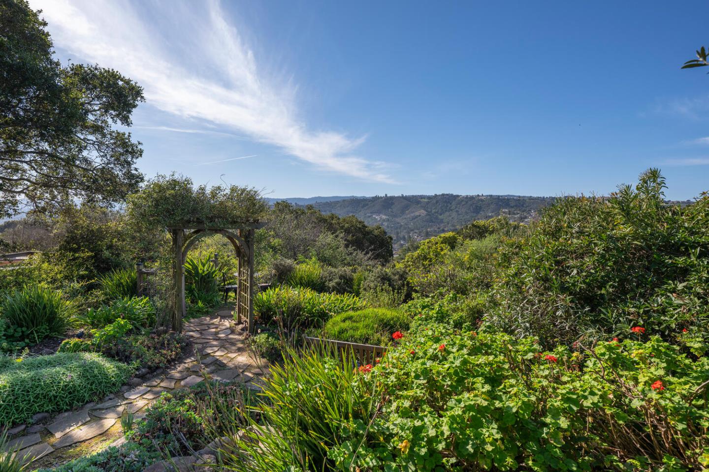 Detail Gallery Image 39 of 46 For 103 Northam Ave, San Carlos,  CA 94070 - 4 Beds | 4 Baths