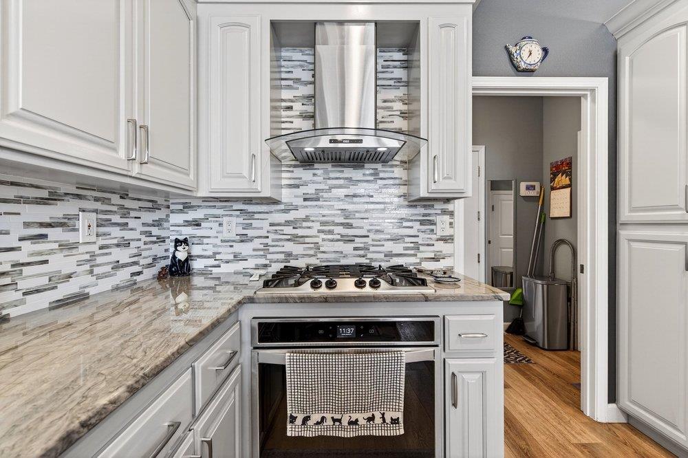 Detail Gallery Image 11 of 42 For 233 Montclair Ln, Salinas,  CA 93906 - 3 Beds | 2/1 Baths