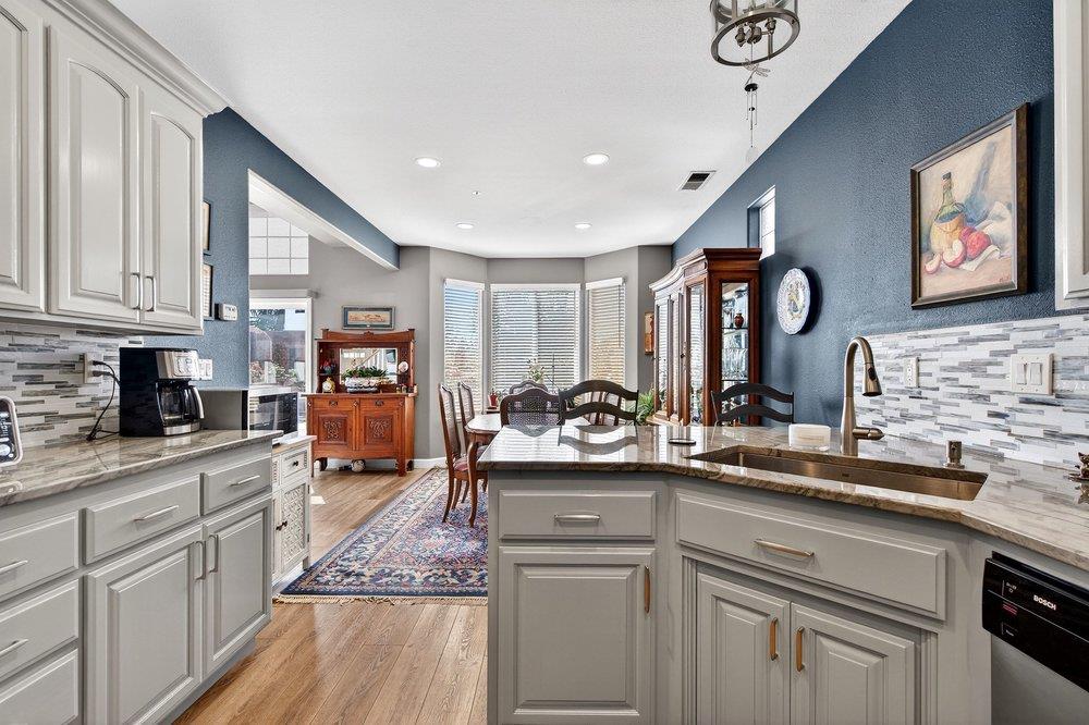 Detail Gallery Image 12 of 42 For 233 Montclair Ln, Salinas,  CA 93906 - 3 Beds | 2/1 Baths