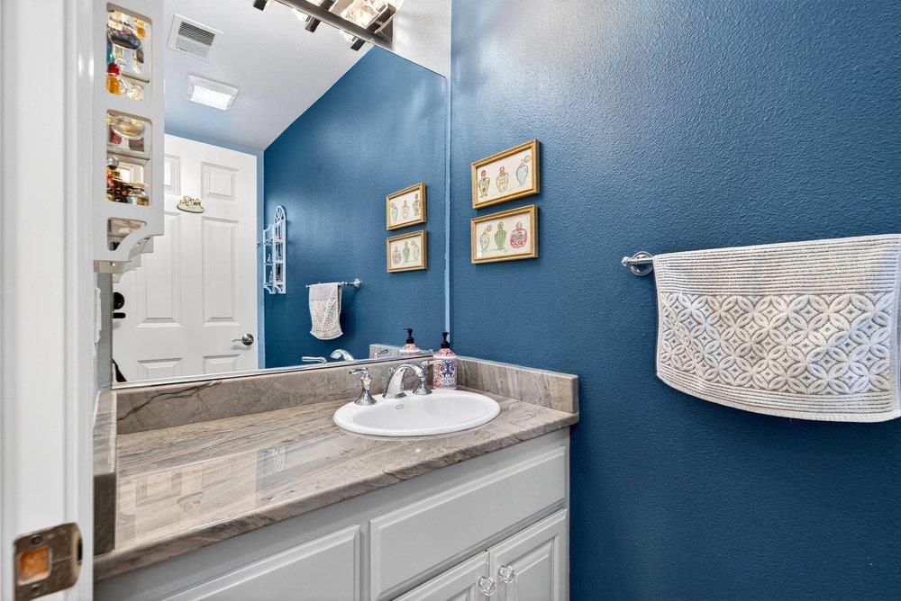 Detail Gallery Image 14 of 42 For 233 Montclair Ln, Salinas,  CA 93906 - 3 Beds | 2/1 Baths