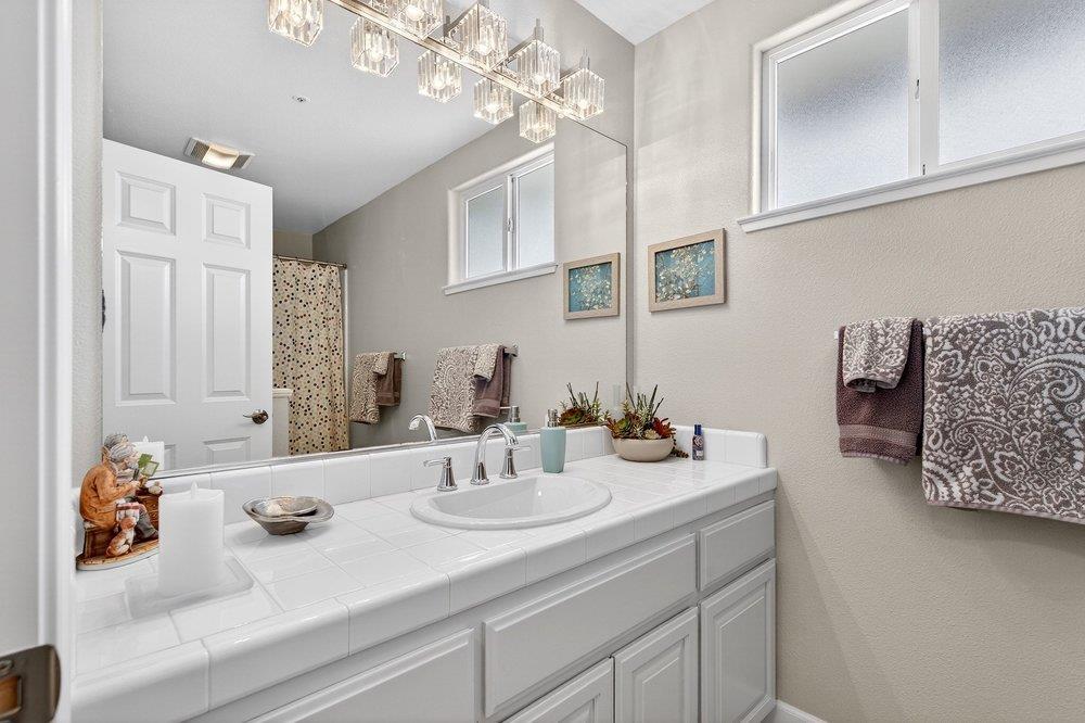 Detail Gallery Image 17 of 42 For 233 Montclair Ln, Salinas,  CA 93906 - 3 Beds | 2/1 Baths