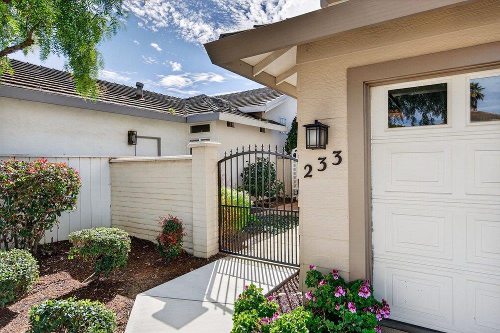 Detail Gallery Image 2 of 42 For 233 Montclair Ln, Salinas,  CA 93906 - 3 Beds | 2/1 Baths