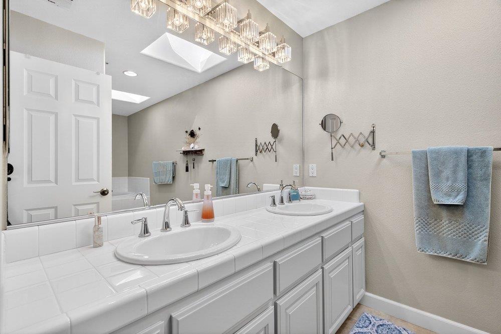 Detail Gallery Image 24 of 42 For 233 Montclair Ln, Salinas,  CA 93906 - 3 Beds | 2/1 Baths