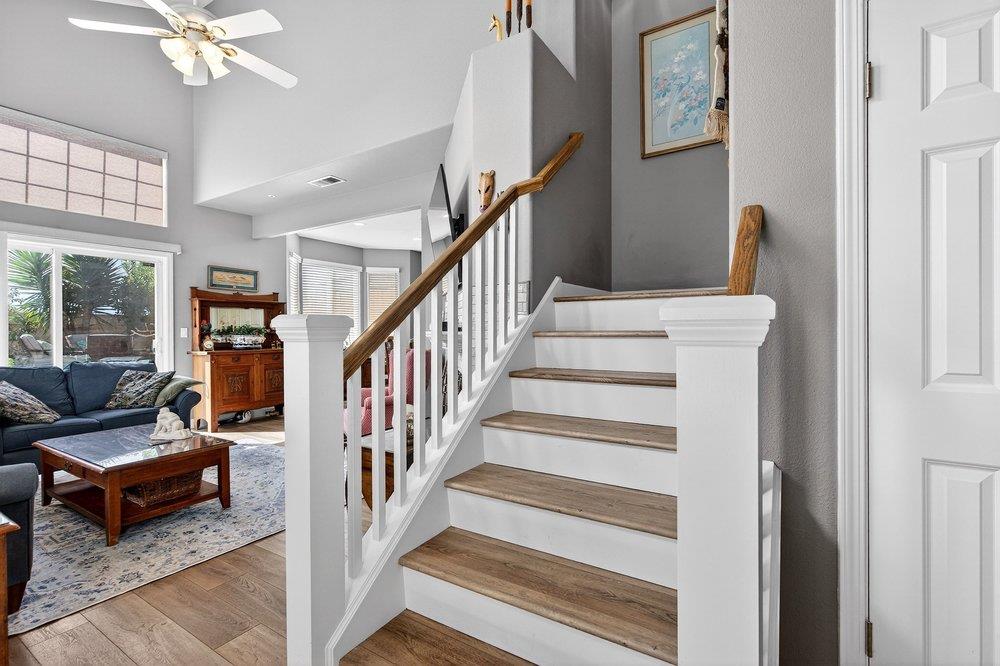 Detail Gallery Image 5 of 42 For 233 Montclair Ln, Salinas,  CA 93906 - 3 Beds | 2/1 Baths