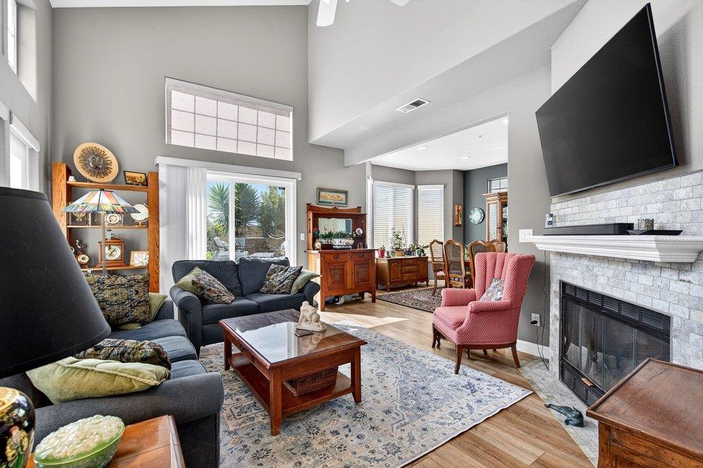 Detail Gallery Image 6 of 42 For 233 Montclair Ln, Salinas,  CA 93906 - 3 Beds | 2/1 Baths