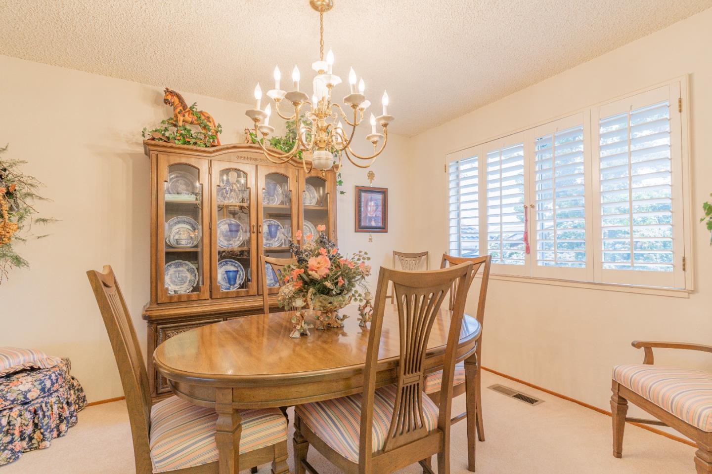 Detail Gallery Image 9 of 52 For 5016 Las Cruces Ct, San Jose,  CA 95118 - 4 Beds | 2/1 Baths