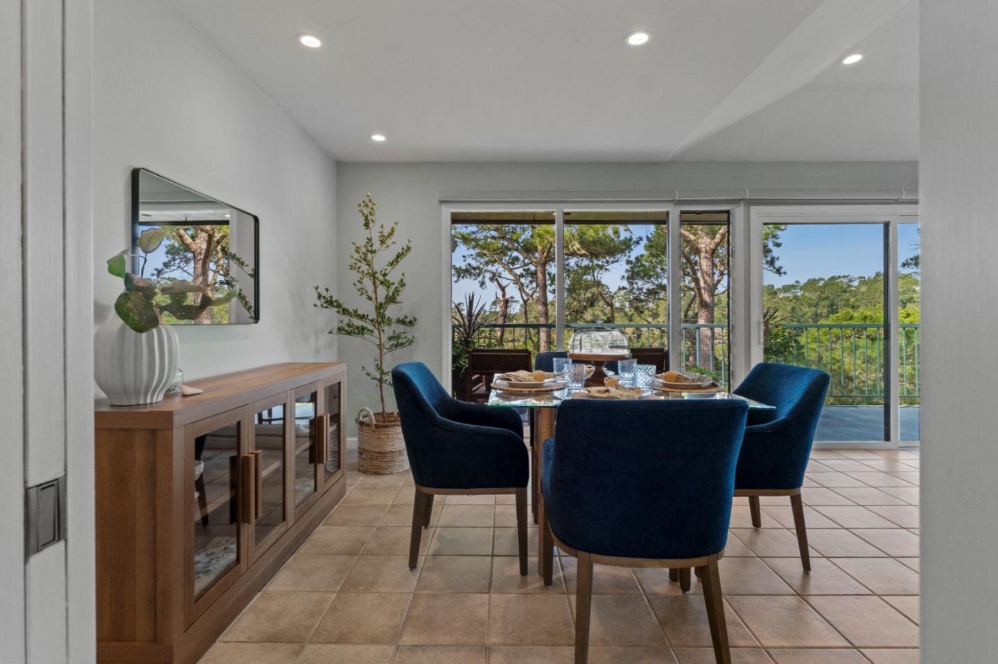 Detail Gallery Image 10 of 62 For 32 Del Mesa Carmel, Carmel,  CA 93923 - 2 Beds | 2 Baths
