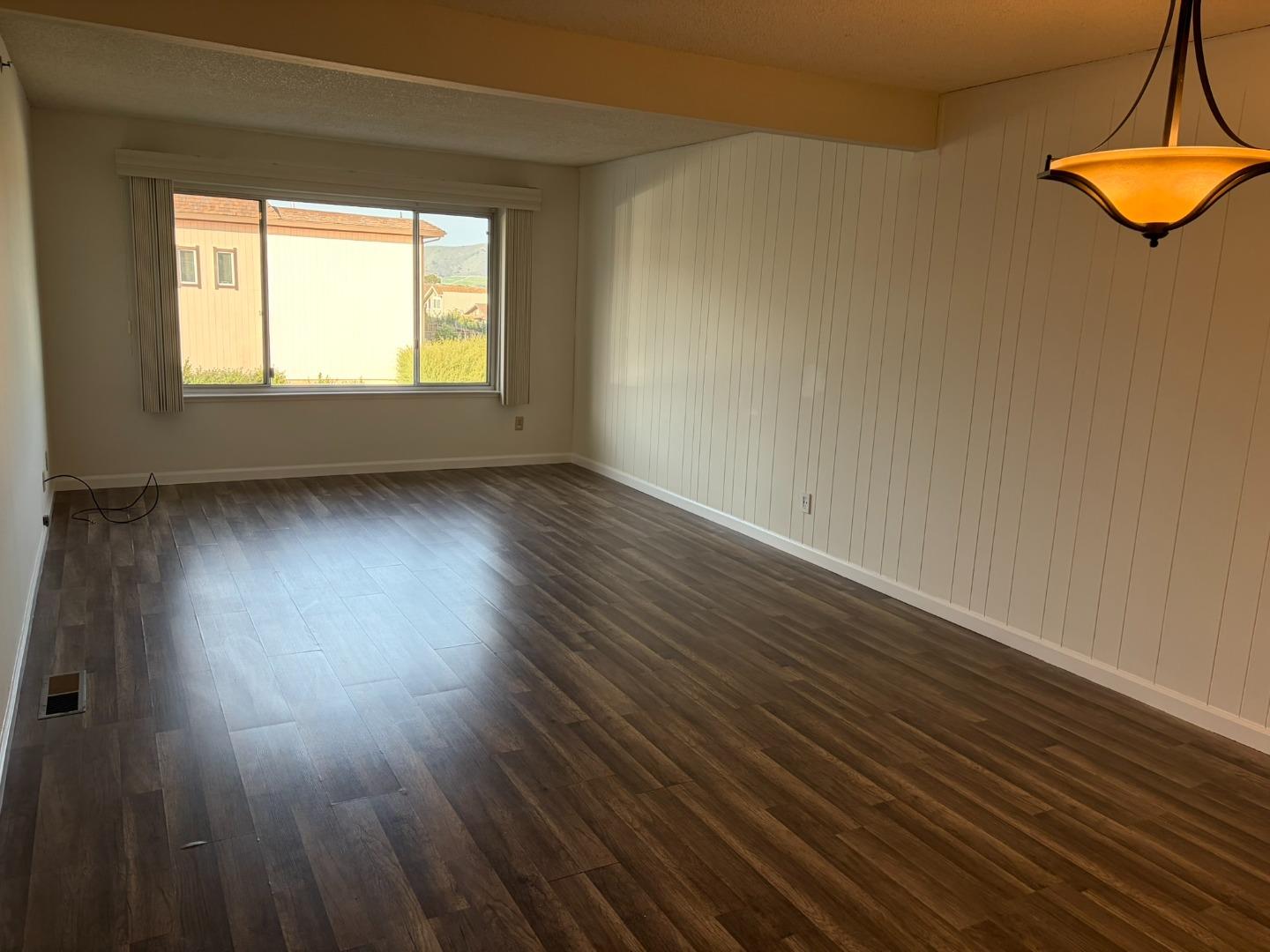 Detail Gallery Image 3 of 15 For 2419 Greendale Dr, South San Francisco,  CA 94080 - 2 Beds | 1 Baths