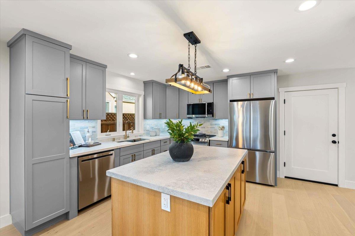 Detail Gallery Image 12 of 52 For 543 Minnesota Ave, San Jose,  CA 95125 - 6 Beds | 4/1 Baths