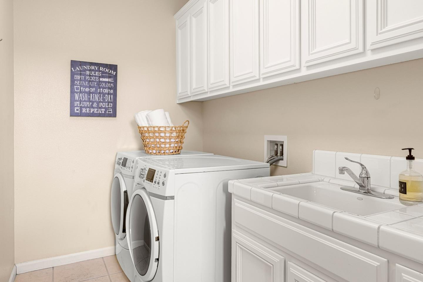 Detail Gallery Image 15 of 59 For 1190 Olympic Ct, Gilroy,  CA 95020 - 5 Beds | 3/1 Baths