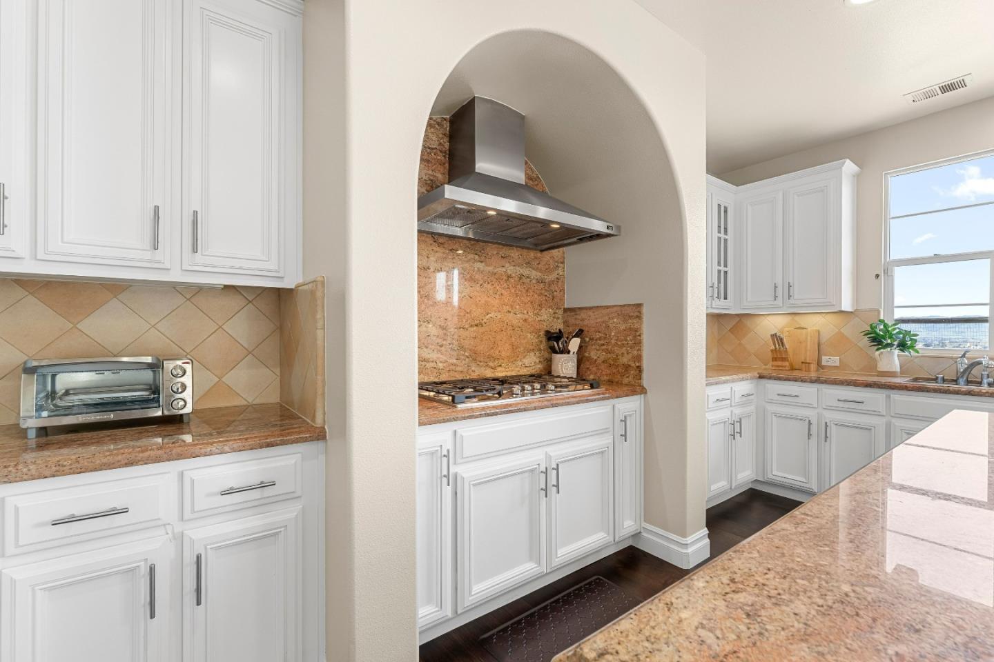 Detail Gallery Image 16 of 59 For 1190 Olympic Ct, Gilroy,  CA 95020 - 5 Beds | 3/1 Baths