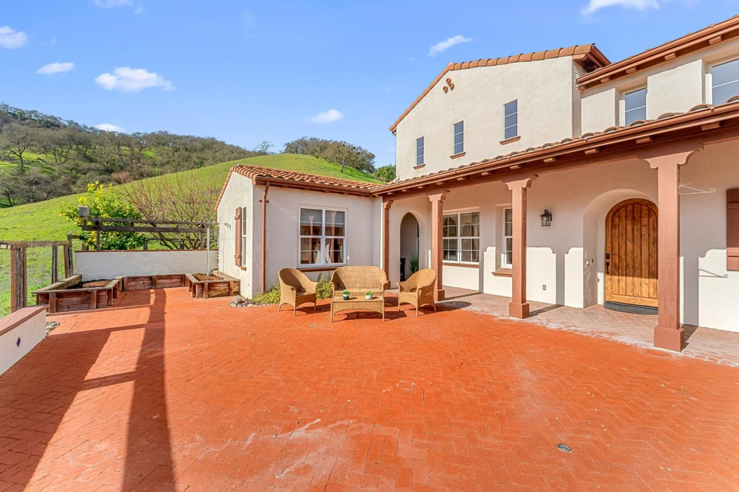 Detail Gallery Image 3 of 59 For 1190 Olympic Ct, Gilroy,  CA 95020 - 5 Beds | 3/1 Baths