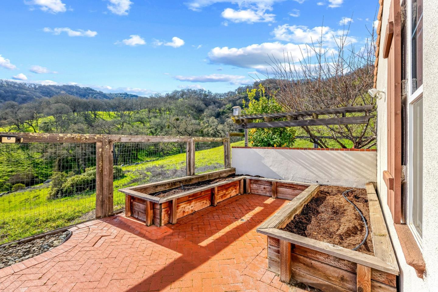 Detail Gallery Image 5 of 59 For 1190 Olympic Ct, Gilroy,  CA 95020 - 5 Beds | 3/1 Baths