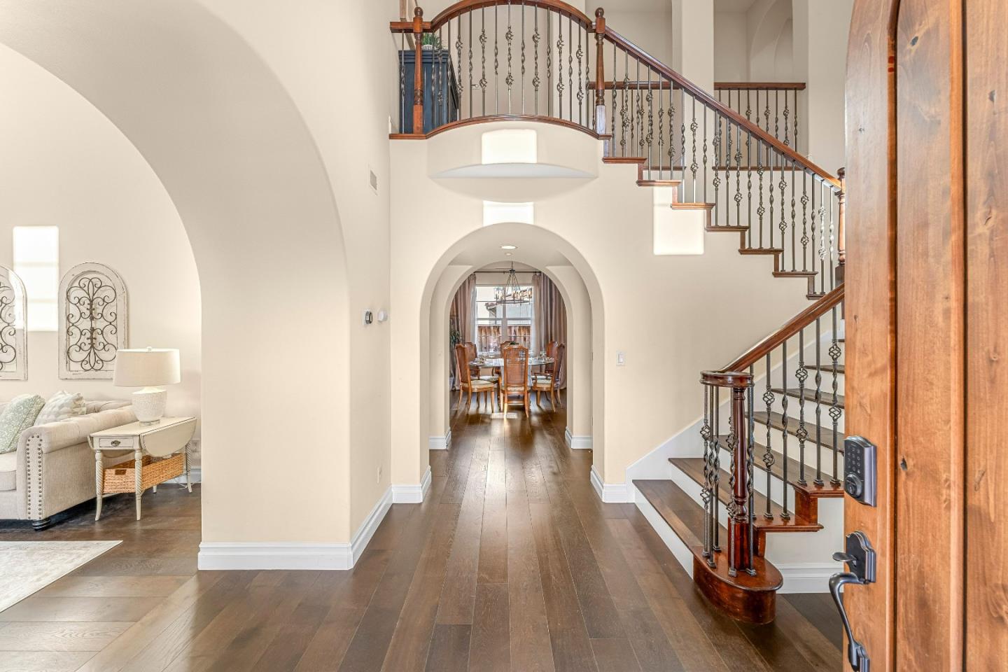 Detail Gallery Image 7 of 59 For 1190 Olympic Ct, Gilroy,  CA 95020 - 5 Beds | 3/1 Baths