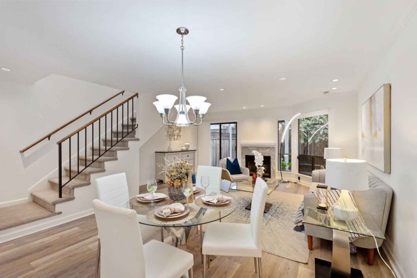 Detail Gallery Image 10 of 38 For 2071 Plymouth St #J,  Mountain View,  CA 94043 - 2 Beds | 2/1 Baths