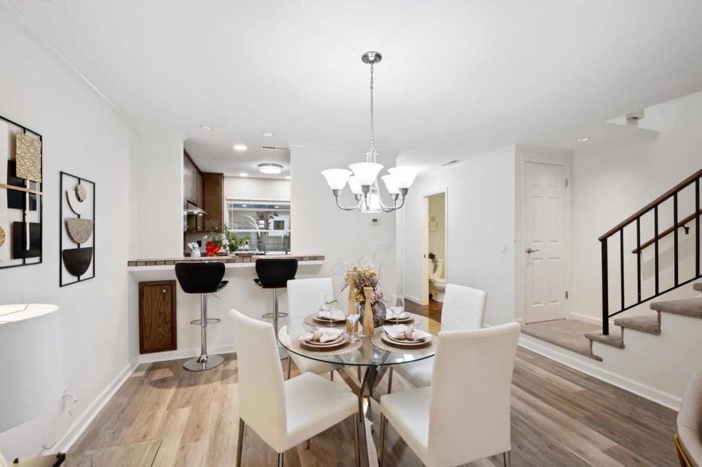 Detail Gallery Image 11 of 38 For 2071 Plymouth St #J,  Mountain View,  CA 94043 - 2 Beds | 2/1 Baths