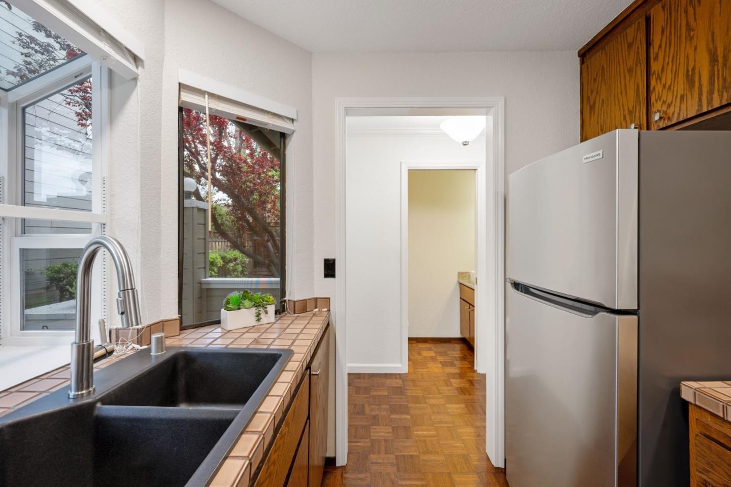 Detail Gallery Image 14 of 38 For 2071 Plymouth St #J,  Mountain View,  CA 94043 - 2 Beds | 2/1 Baths