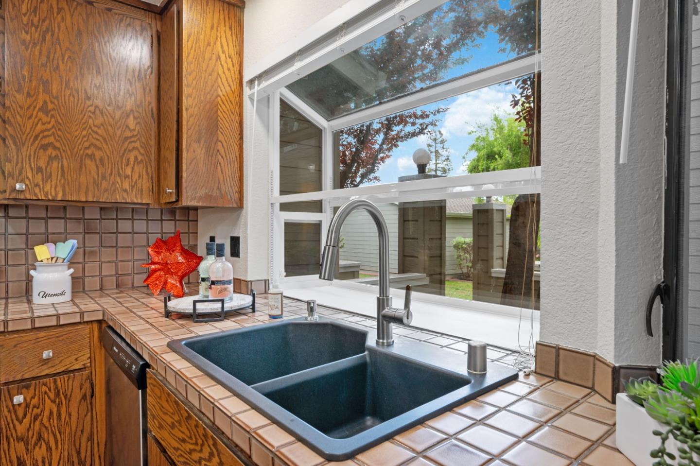 Detail Gallery Image 17 of 38 For 2071 Plymouth St #J,  Mountain View,  CA 94043 - 2 Beds | 2/1 Baths