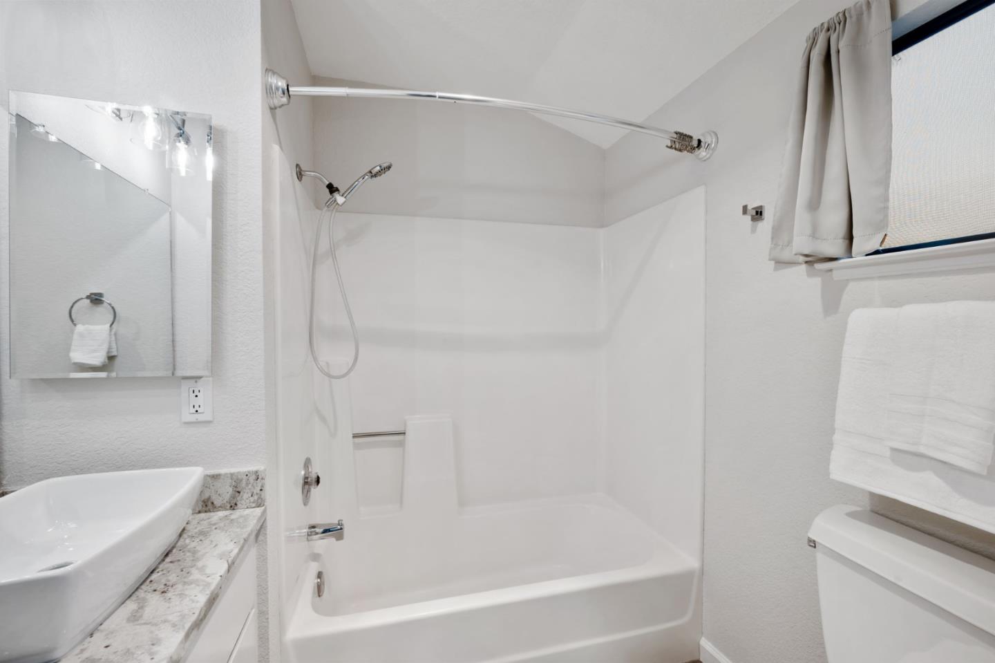 Detail Gallery Image 22 of 38 For 2071 Plymouth St #J,  Mountain View,  CA 94043 - 2 Beds | 2/1 Baths