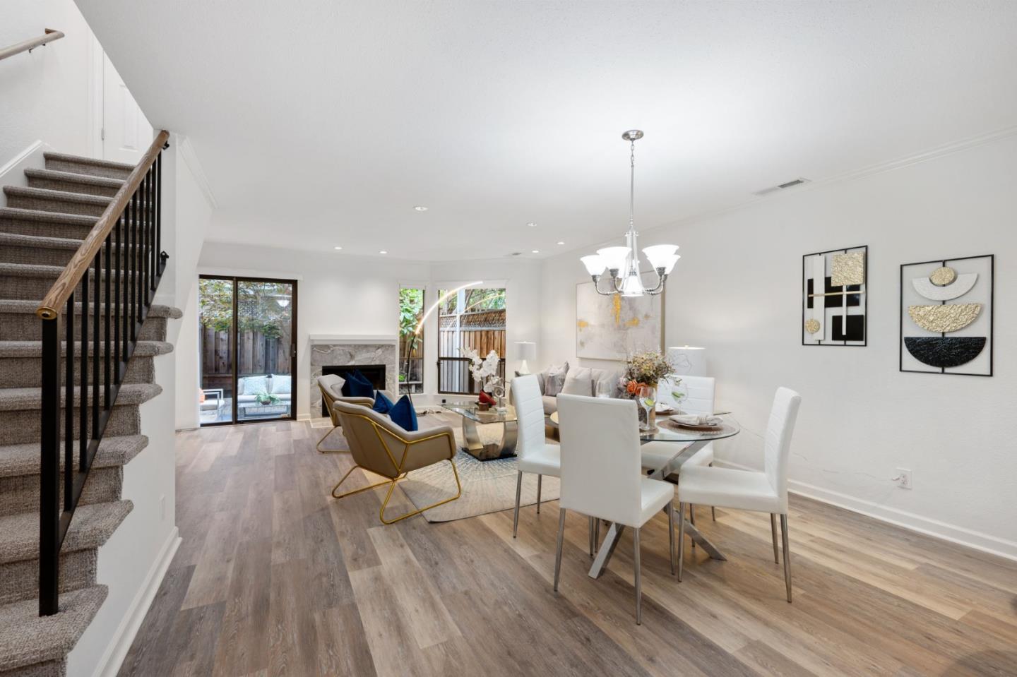 Detail Gallery Image 3 of 38 For 2071 Plymouth St #J,  Mountain View,  CA 94043 - 2 Beds | 2/1 Baths