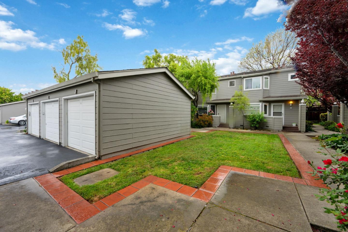 Detail Gallery Image 34 of 38 For 2071 Plymouth St #J,  Mountain View,  CA 94043 - 2 Beds | 2/1 Baths