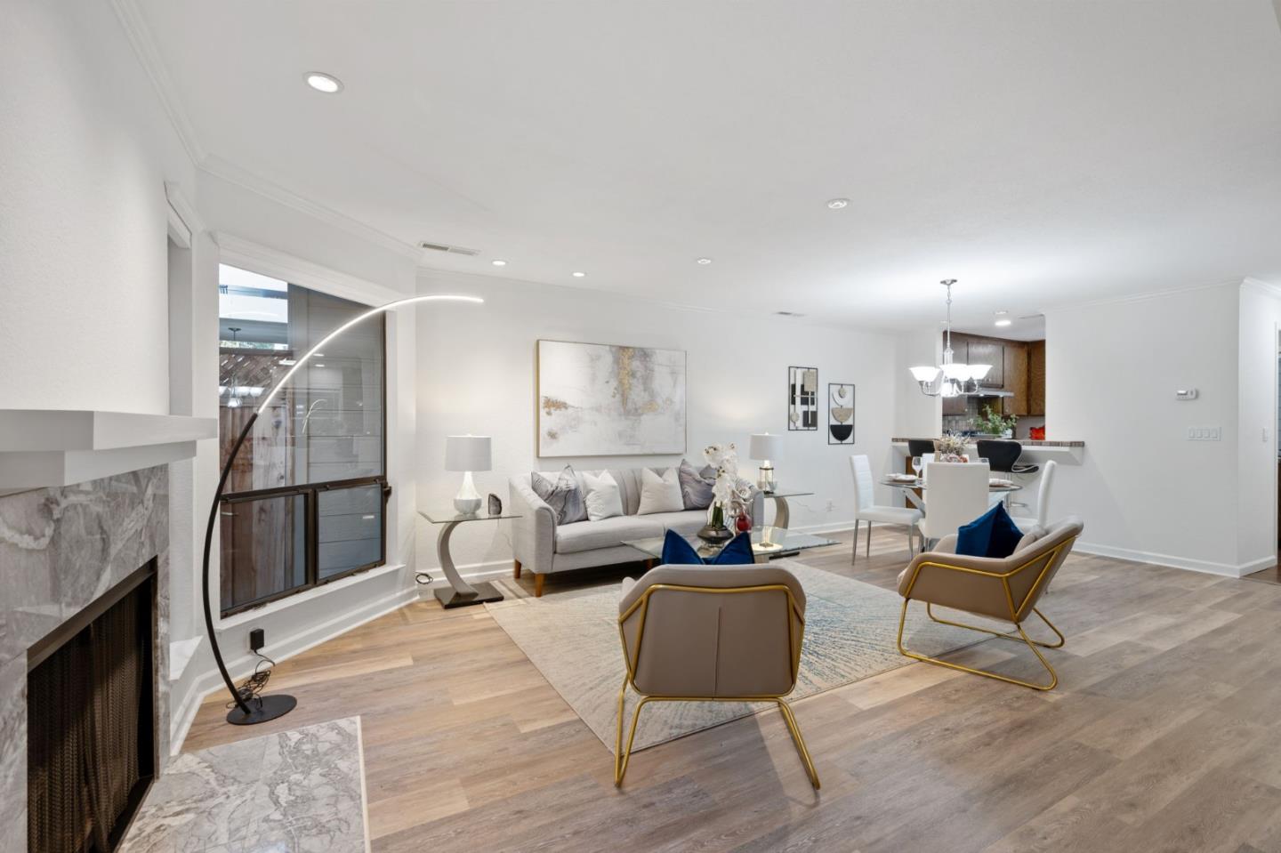 Detail Gallery Image 5 of 38 For 2071 Plymouth St #J,  Mountain View,  CA 94043 - 2 Beds | 2/1 Baths