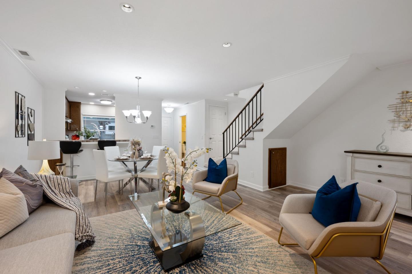 Detail Gallery Image 6 of 38 For 2071 Plymouth St #J,  Mountain View,  CA 94043 - 2 Beds | 2/1 Baths