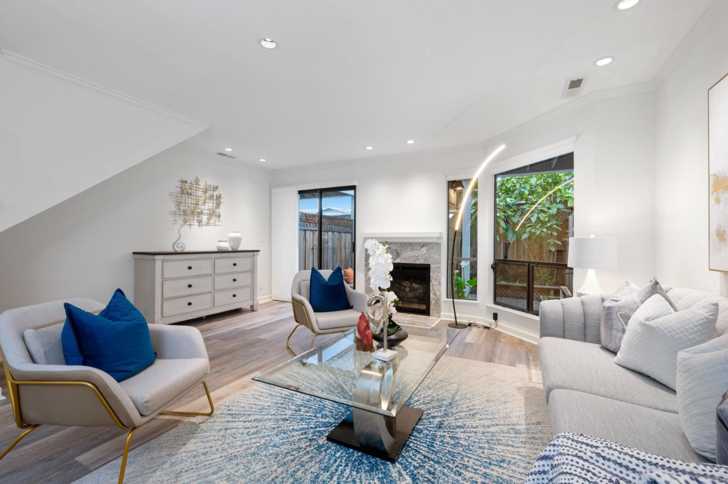 Detail Gallery Image 7 of 38 For 2071 Plymouth St #J,  Mountain View,  CA 94043 - 2 Beds | 2/1 Baths