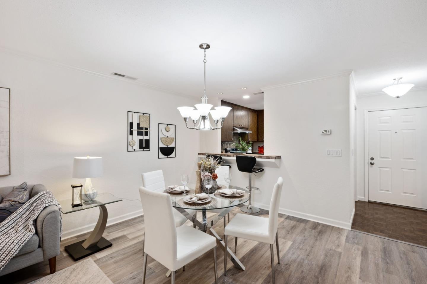 Detail Gallery Image 8 of 38 For 2071 Plymouth St #J,  Mountain View,  CA 94043 - 2 Beds | 2/1 Baths