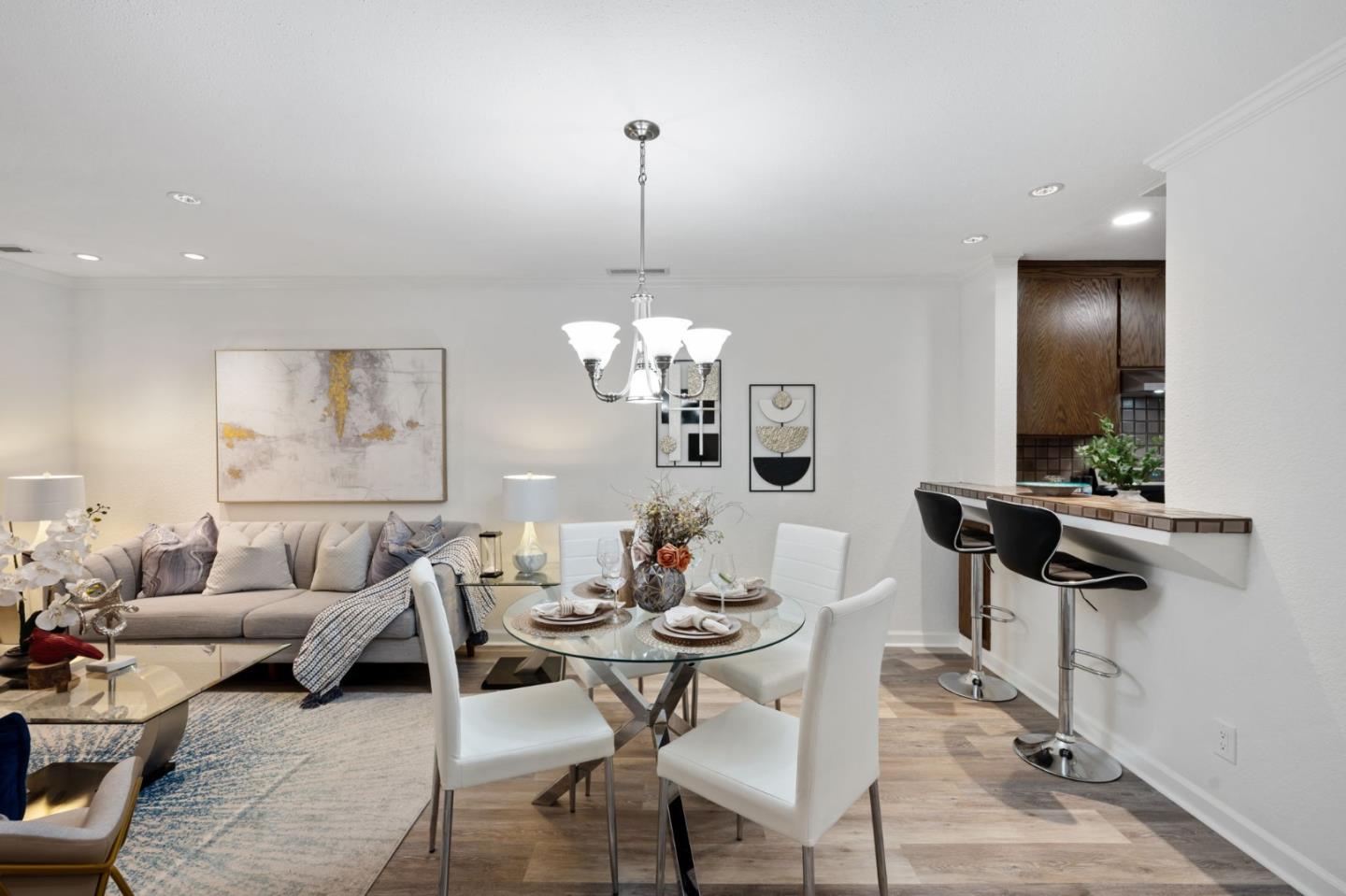 Detail Gallery Image 9 of 38 For 2071 Plymouth St #J,  Mountain View,  CA 94043 - 2 Beds | 2/1 Baths