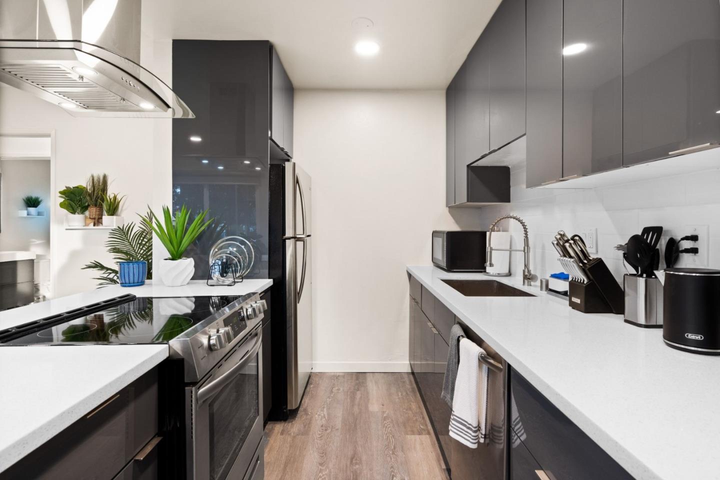 Dunster, Campbell, CA, 95008