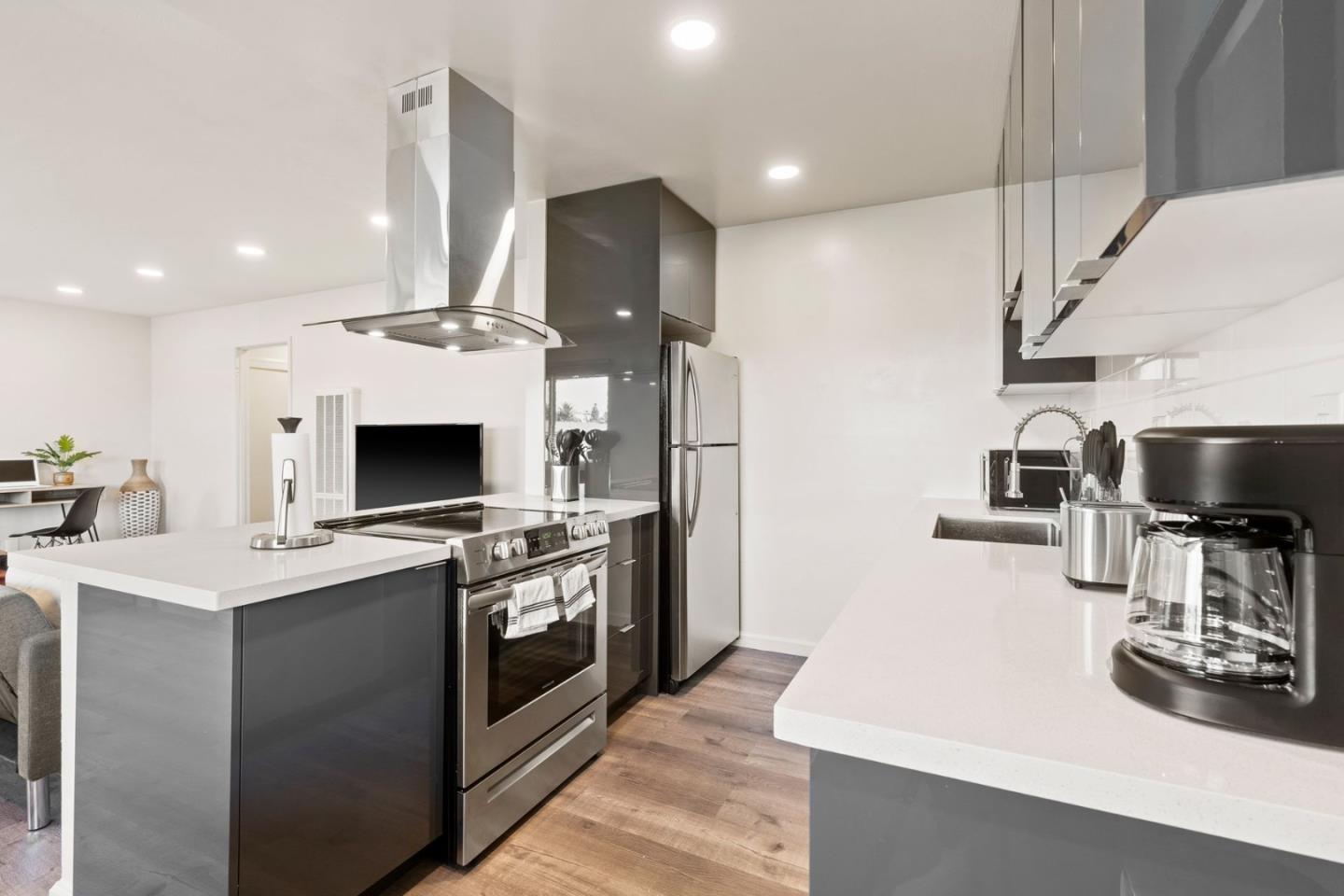 Dunster, Campbell, CA, 95008