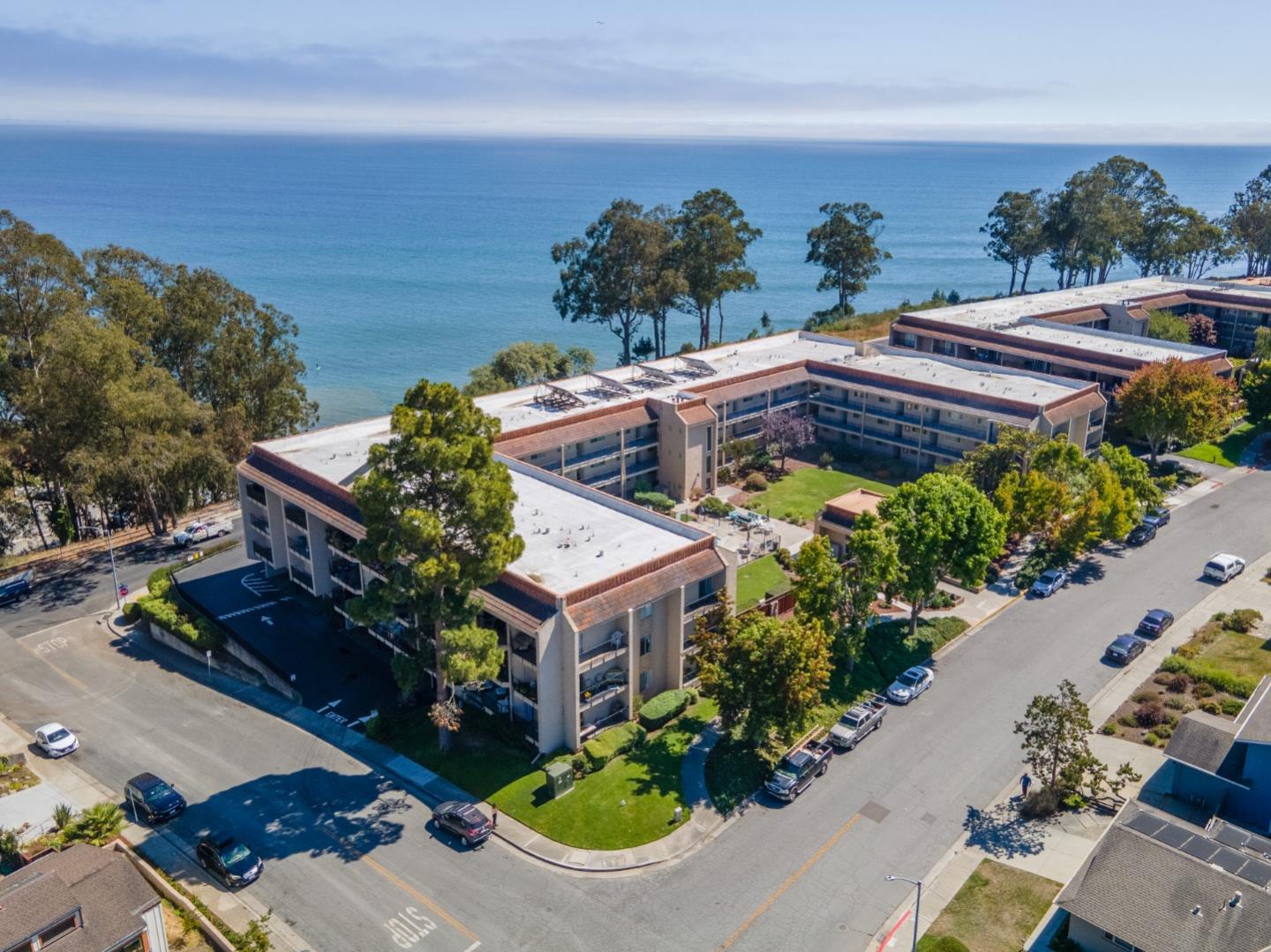 Detail Gallery Image 2 of 26 For 870 Park Ave #110,  Capitola,  CA 95010 - 2 Beds | 2 Baths